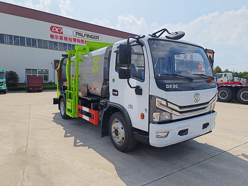 東風(fēng)小多利卡餐廚垃圾車(chē)